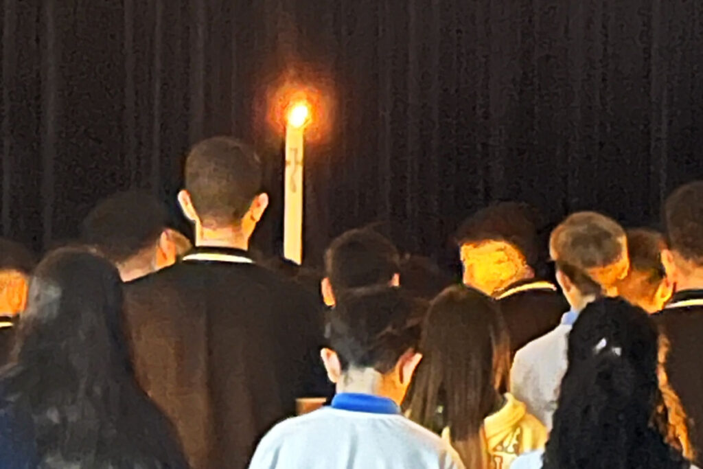 Lee más sobre el artículo Misa de Pascuas – Ceremonia de las Velas